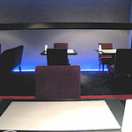 青山ベリーパーラー - 白と青をテーマカラーにした店内