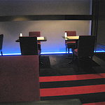 青山ベリーパーラー - 椅子とカーペットは深紅