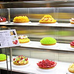 青山ベリーパーラー - おしゃれな外観ディスプレイ