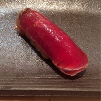 匠 進吾 - 酢洗いマグロ赤身漬け 握り