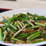 Shiyan En - 豚肉とニンニクの茎炒め