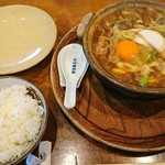 山本屋本店 栄本町通店 - 季節限定（秋）4種のキノコ入り味噌煮込みうどん