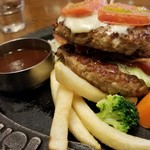 トマト＆オニオン - メガトンハンバーグランチ