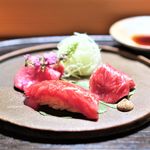 肉割烹 上 - エンピツの漬け、地芥子　 サーロインの握り ヒレ、山葵醤油