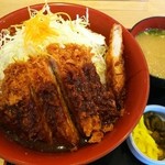 かつさと - 味噌かつ丼とお新香＋とん汁セット