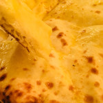 アクバル - カットするとチーズがあふれてきます。