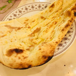 アクバル - プレーンナン。お替り自由。しっとり。見た目以上に食べごたえあり。