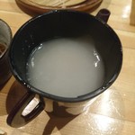 蕎房 猪口屋 - 蕎麦湯。しっかり濁ったウマイやつ