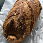 エグ・ヴィヴ - 栗入りのハード系パン