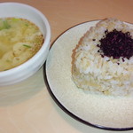 Cafe BLUE LEAVES - 玄米おにぎりとスープ