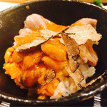 はらまさ - トリュフ土鍋ご飯（すき焼き+雲丹バージョン+トリュフかけ）