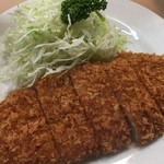 井泉 - ひれかつ　キャベツは塩でカツはソースで　お好みですが