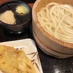 Marugame Seimen - 釜揚げうどん、れんこんの天ぷら