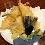 活魚料理 御食事処 旅屋 - 天ぷら盛り合わせ ¥800