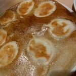 大連餃子基地 ダリアン - 【2017.10.13(金)】パリパリ羽根の大連餃子7個680円