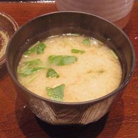 鮨 石島 - ミツバとワカメの味噌汁