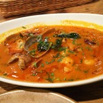 グルガオン - 海老と浅蜊のプラウンカレー。程よいタマリンドの酸味と辛さがシーフードと良く合う逸品です。