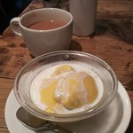 グルガオン - マンゴープリンとマサラティー。久し振りに食べたマンゴープリンの美味しいこと～♪