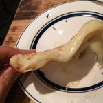 グルガオン - もう一切れ食べる頃にはチーズも固まって来ました。