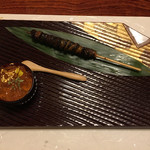 鰻はし本 - 鰻ムースのゼリー寄せと有機にらのヒレ巻串