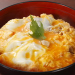 Soshu old white chicken and Okukuji egg fluffy Oyako-don (Chicken and egg bowl)