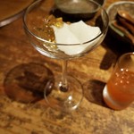 淡路島玉ねぎムースとダシのゼリー