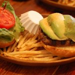 クアアイナ - アボガドチーズバーガー