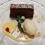 Il Giglio - イタリア産チョコレートのミルフィーユ仕立て エスプレッソ風味 アルマニャック風味の牛乳のシャーベットとともに