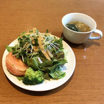 Griken - ランチのサラダとスープ