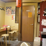 やきとん万備 - 店内　カウンターと合わせて２０人くらいのキャパかな？