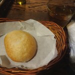 Bistro ひつじや - サービスのパン。