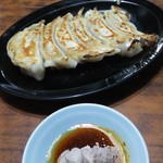中華料理 蓬莱 - 餃子