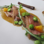カナダ産鴨胸肉のロティ　ジュのソース　西洋ゴボウと季節野菜を添えて