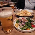 パクチートマトサラダとポテトフライ