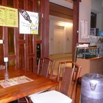 Ganesha - インドチックな店内。