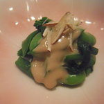 まき村 - 豆と菜の花の胡麻グリームがけ