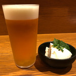 日吉町 酉雅 - サーバー管理がしっかり出来ている生ビール　小鉢の豆腐も旨い！