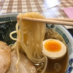 食事処とん豚 - とん豚正油ラーメン麺リフト