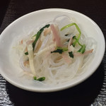 中国四川料理 天府仙臺 - 2017年10月。ランチに付いてくるミニ春雨サラダ。