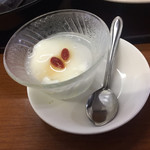 中国四川料理 天府仙臺 - 2017年10月。杏仁豆腐100円。