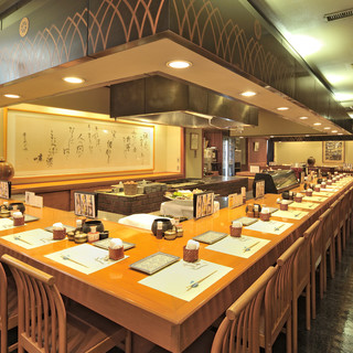 Equipped with a counter full of live atmosphere and private rooms.