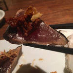 シャンパン&醤油バー フルートフルート - 焼津産カツオのタタキ 沖縄の島とうがらし醤油でウマウマ〜〜(￣▽￣)