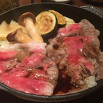 シャンパン&醤油バー フルートフルート - きたー！黒毛和牛のすき焼き風ココット トリュフの香りですぞ〜(*ﾟ▽ﾟ*)