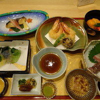 松風 - お手頃な「まつかぜ小町（2400円：税込）」をオーダー。 ◆小鉢・旬菜・造り・焚合・焼物・酢物・御飯・香物・止椀・水菓子など。