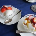 中国料理 石本 - 杏仁豆腐2種　奥がゼリータイプ　手前がプリンタイプ