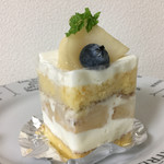 パティスリー ウルス - 洋梨のショートケーキ560円