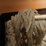 玉笑 - 粗挽きせいろ；蕎麦はこんな感じ