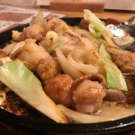 名物鉄板焼き 牛ホルモン 980円。