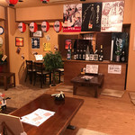 しば酒屋 - テーブル席。