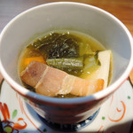 明道町中国菜 一星 - 3時間蒸した野菜のスープ（夏の筍　緑竹、里芋、椎茸、高菜入り